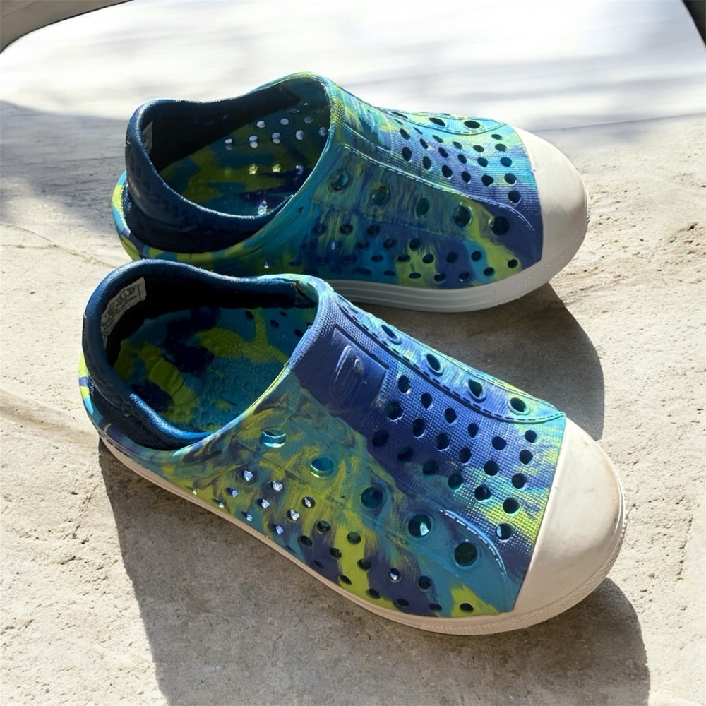 Skechers Guzman Kids Blue and Yellow Water Shoes Size 7